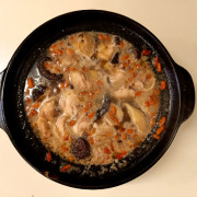 144. Yellow Wine Chicken Claypot 黃酒鳮煲