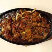 150. Sizzling Black Pepper Beef 铁板黑椒牛柳
