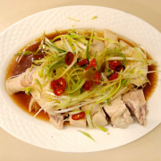 18. Spring Onion &amp; Ginger Steam Chicken (Half) 姜葱白切鸡(半)