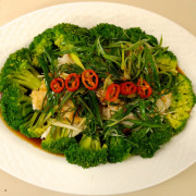 80. Steam Fish with Broccoli 兰花魚片